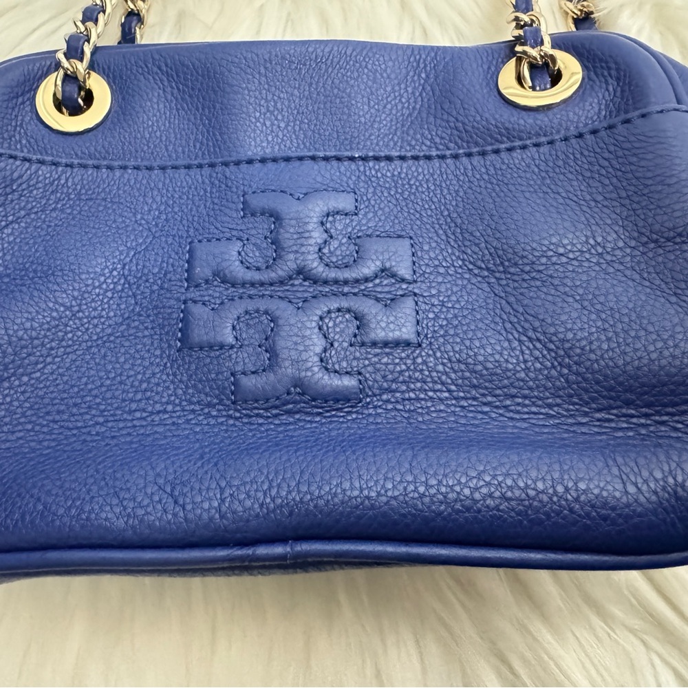 Tory Burch Cobalt Blue Pebbled Leather Chain Crossbody with Tassel - Picture 8 of 11